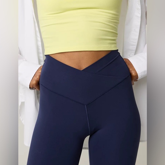 OFFLINE By Aerie Real Me High Waisted Crossover Flare Legging Navy New Medium - Picture 3 of 9